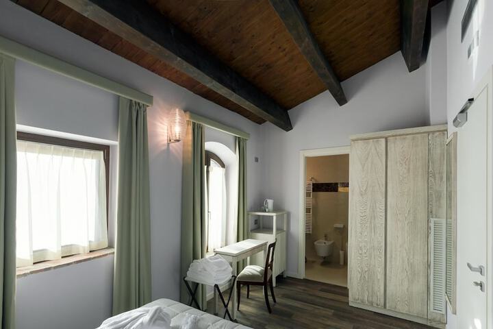 Room 10 of 49