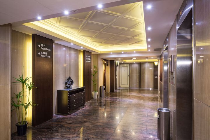 Ballroom/Hall 38 of 45