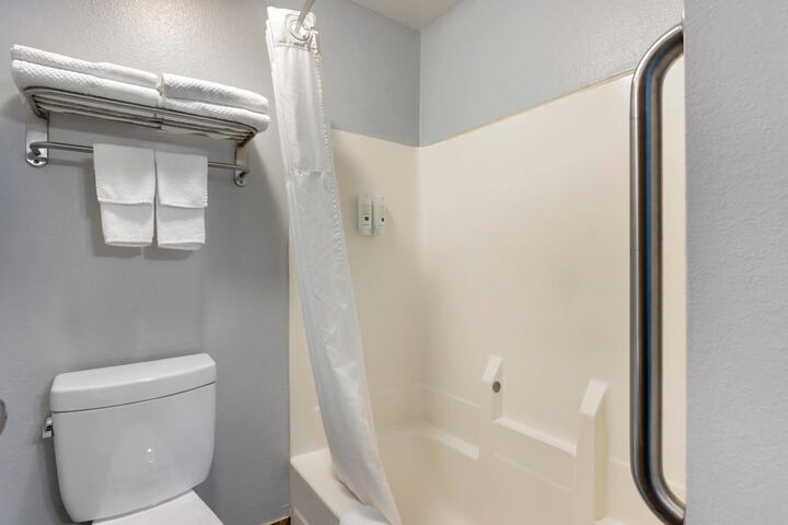 Room 16 of 34