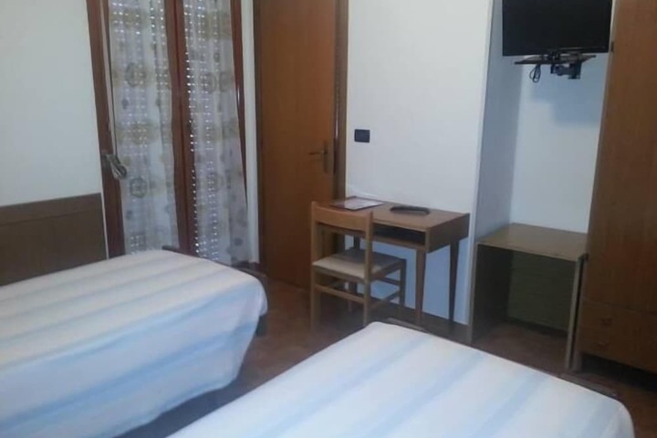 Room 7 of 38