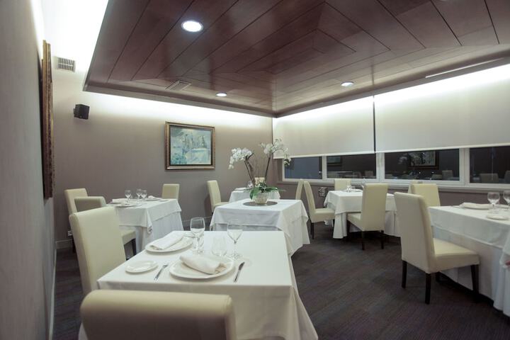 Dining 38 of 65