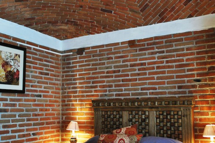 Room 4 of 16