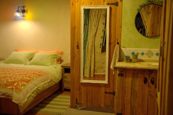 Room 14 of 16