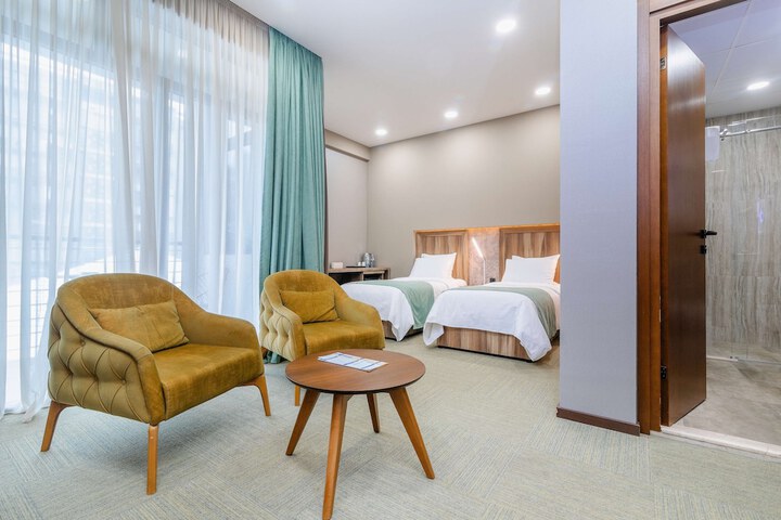Room 13 of 40