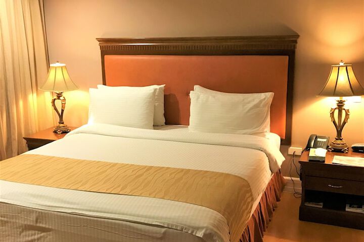 Room 18 of 65