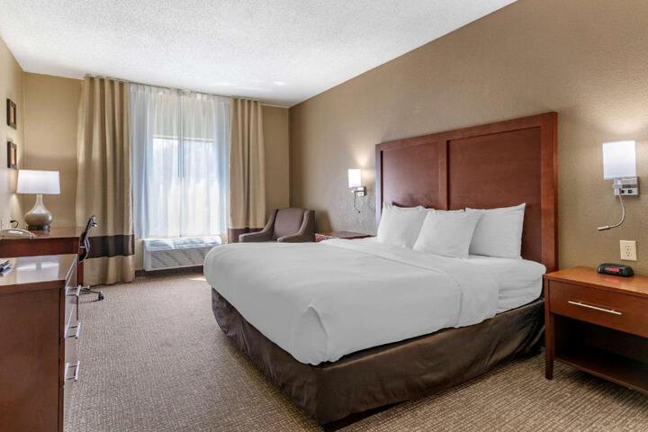 1 King Bed (1 of 13)