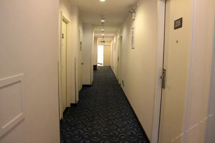 Room 10 of 12