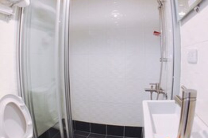 Room 9 of 45