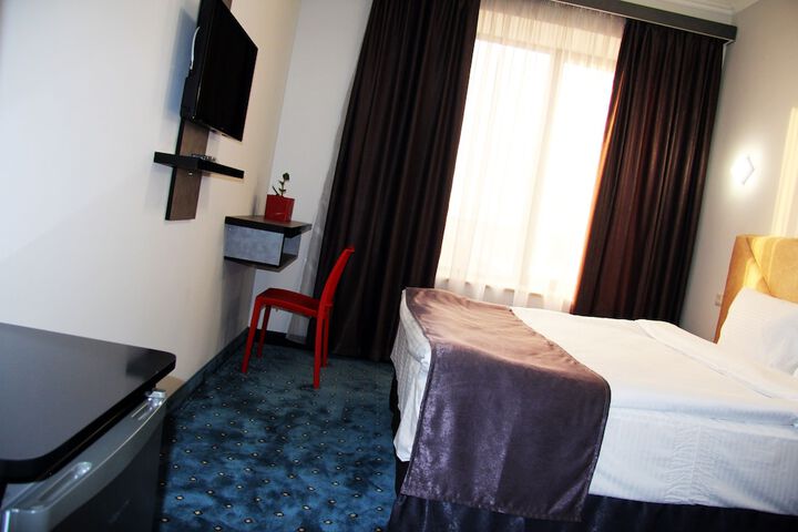 Room 16 of 28