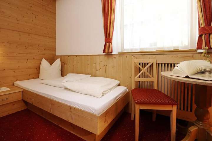 Room 3 of 39