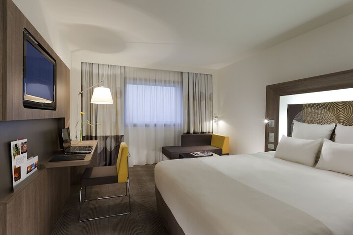 Room 2 of 156