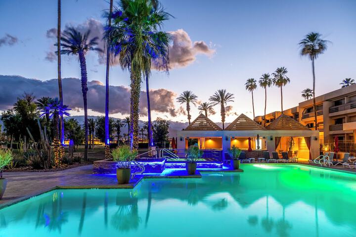 Hotel Pool