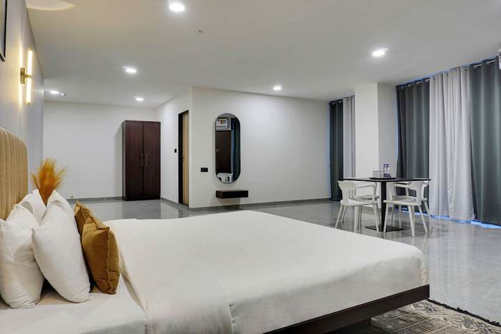 Room 10 of 28