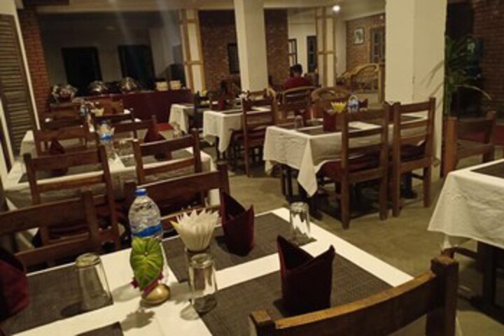 Dining 28 of 45