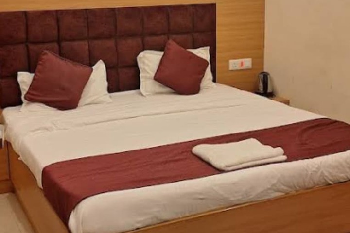 Room 4 of 18