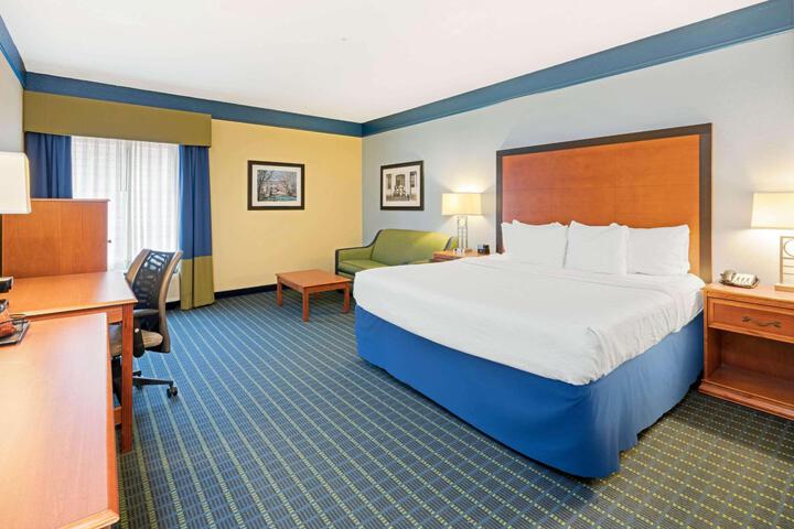 1 King Bed (8 of 18)