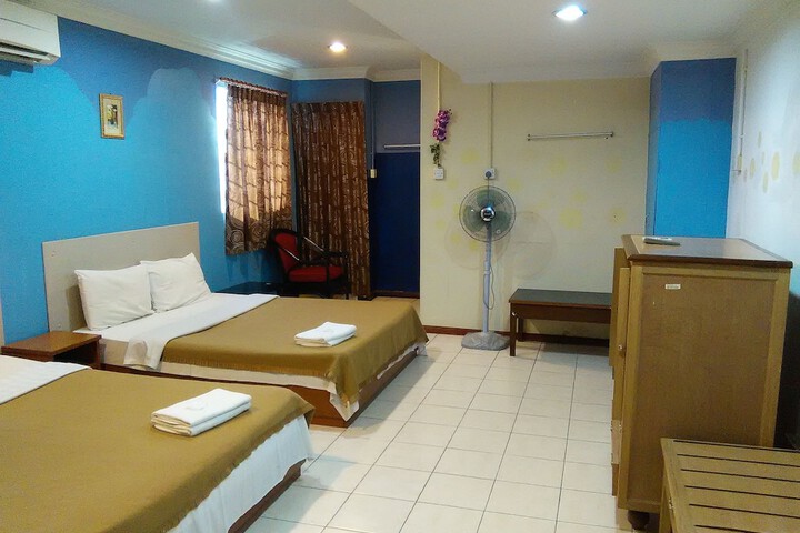 Room 17 of 32