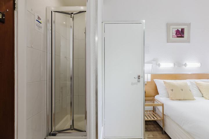 Room 90 of 107