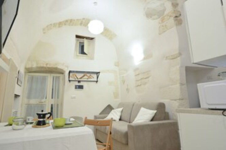 Room 10 of 12