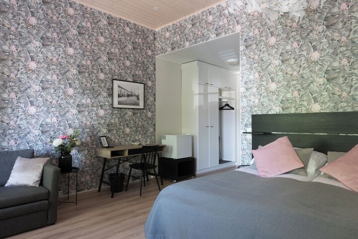 Room 8 of 48