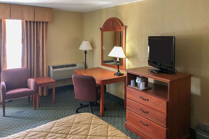1 King Bed (5 of 20)