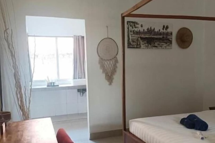 Room 13 of 36