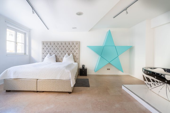 Room 21 of 108