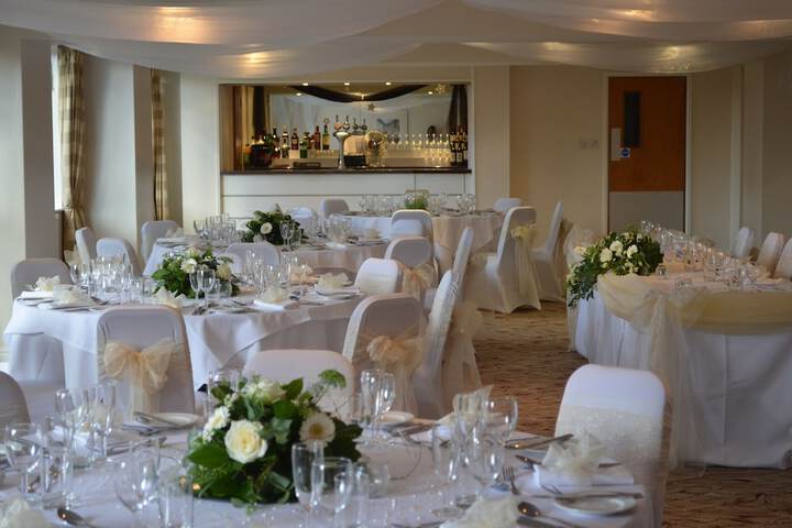 Ballroom/Hall 74 of 99