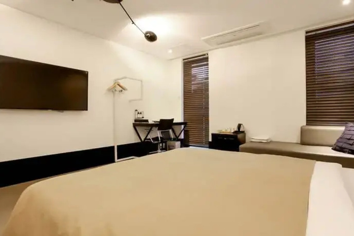 Room 2 of 11