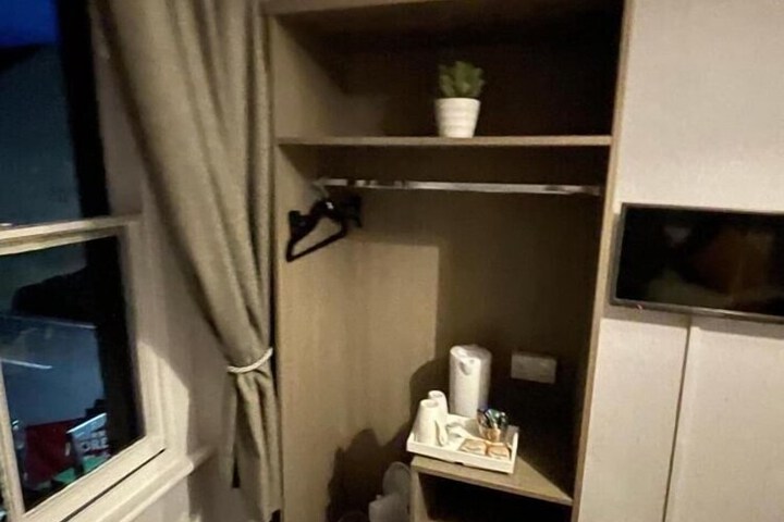 Room 14 of 27