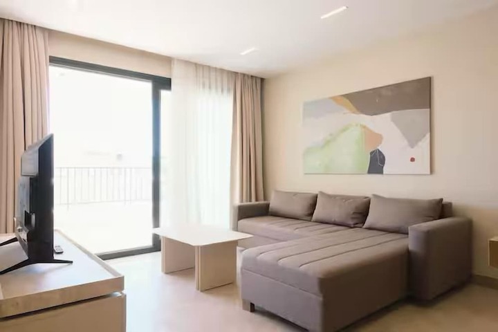 Room 12 of 64