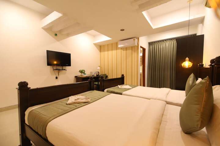 Room 5 of 31