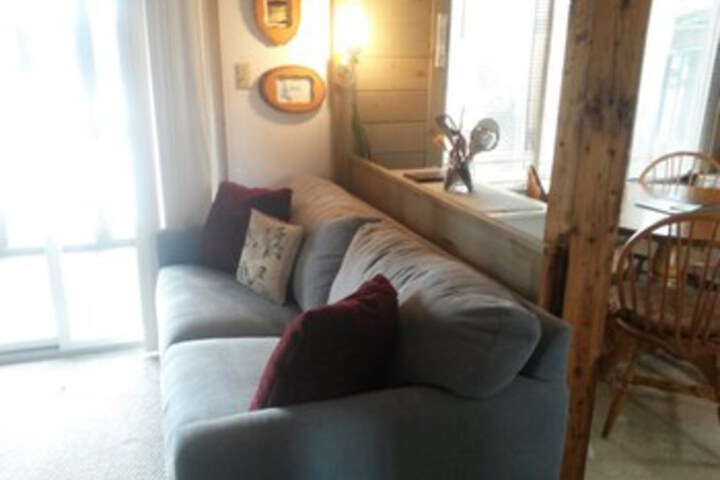 Room 8 of 12