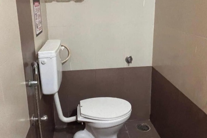 Room 14 of 16