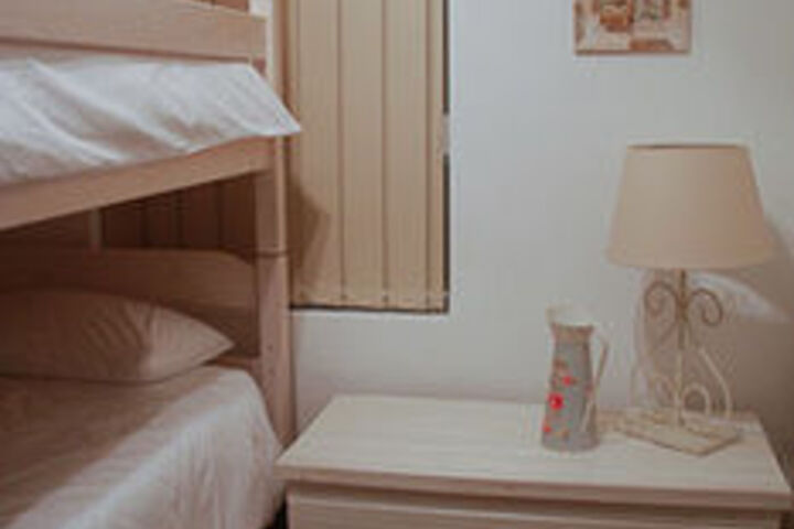 Room 4 of 8