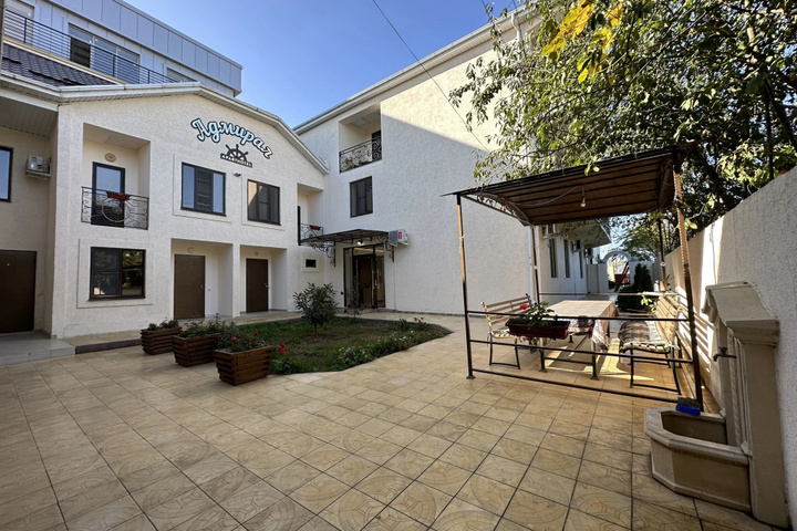 Admiral Hotel