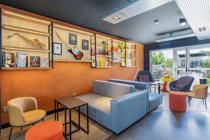 Guest Lobby