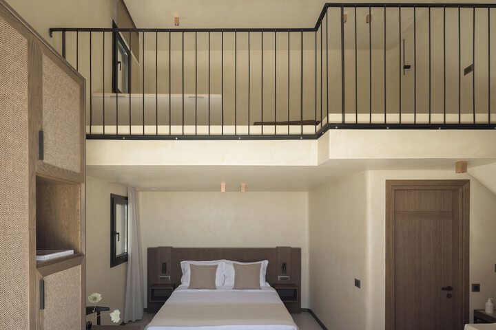 Room 34 of 252