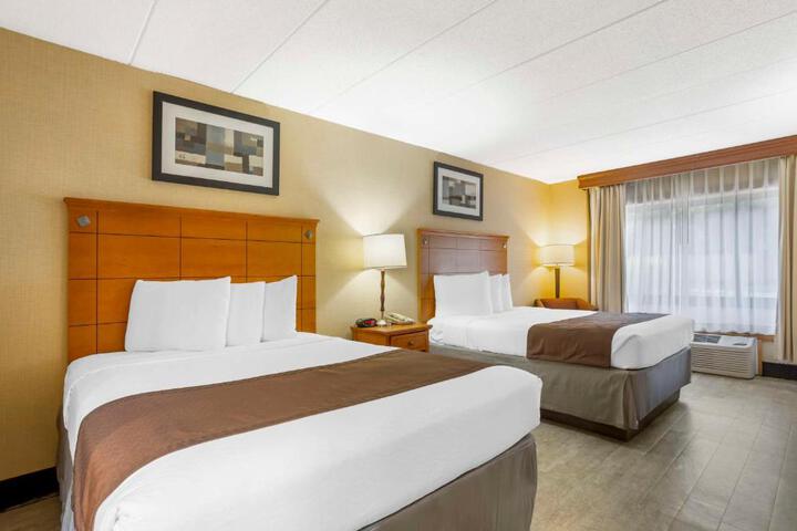 2 Queen Beds WiFi Full Breakfast (19 of 24)
