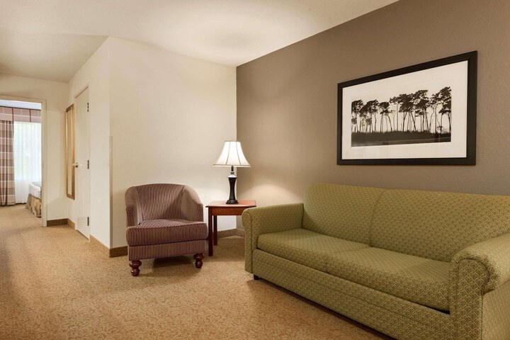 1 Bedroom Suite King Bed (5 of 5)