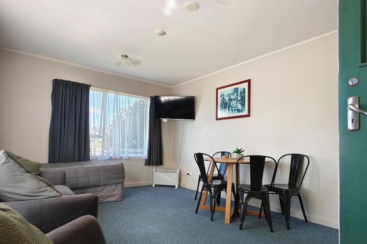 Room 13 of 18