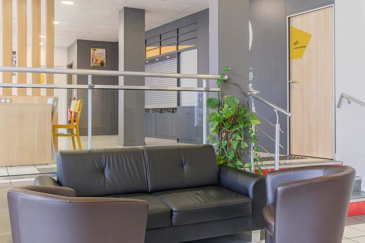 Guest Lobby