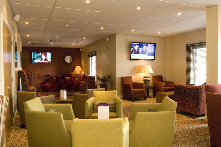 Lounge 31 of 35