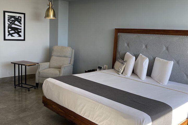 Room 8 of 38