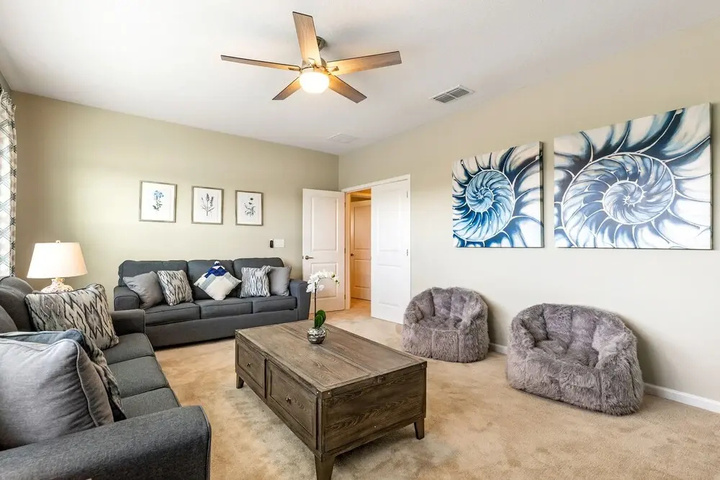Room 4 of 17