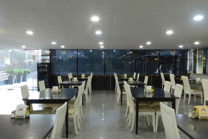 Dining 77 of 90