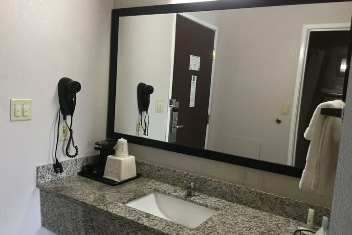 Room 11 of 24