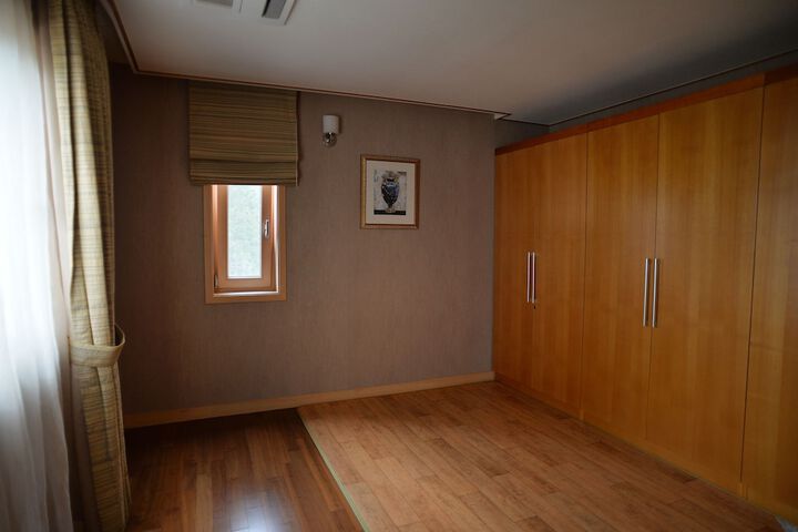 Room 6 of 49
