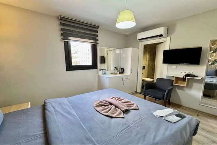 Room 8 of 37