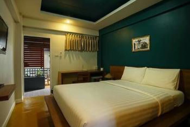 Room 13 of 38